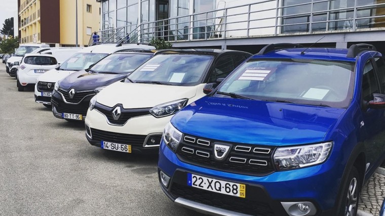 Grupo Renault entregou um Dacia ao Papa Francisco