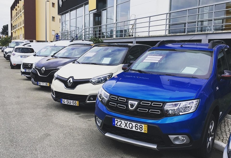 Grupo Renault entregou um Dacia ao Papa Francisco